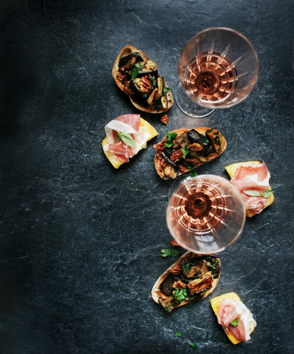 Polentacrostini med mozzarella og parmaskinke